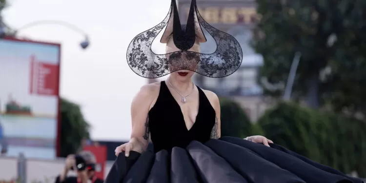 Lady Gaga prepara espetáculo jamais visto no Brasil.