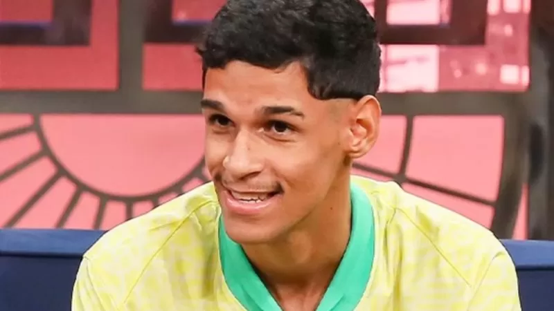 Condenado a pagar R$ 6 milhões, Luva de Pedreiro apela para leilão e pede ajuda a astro internacional.