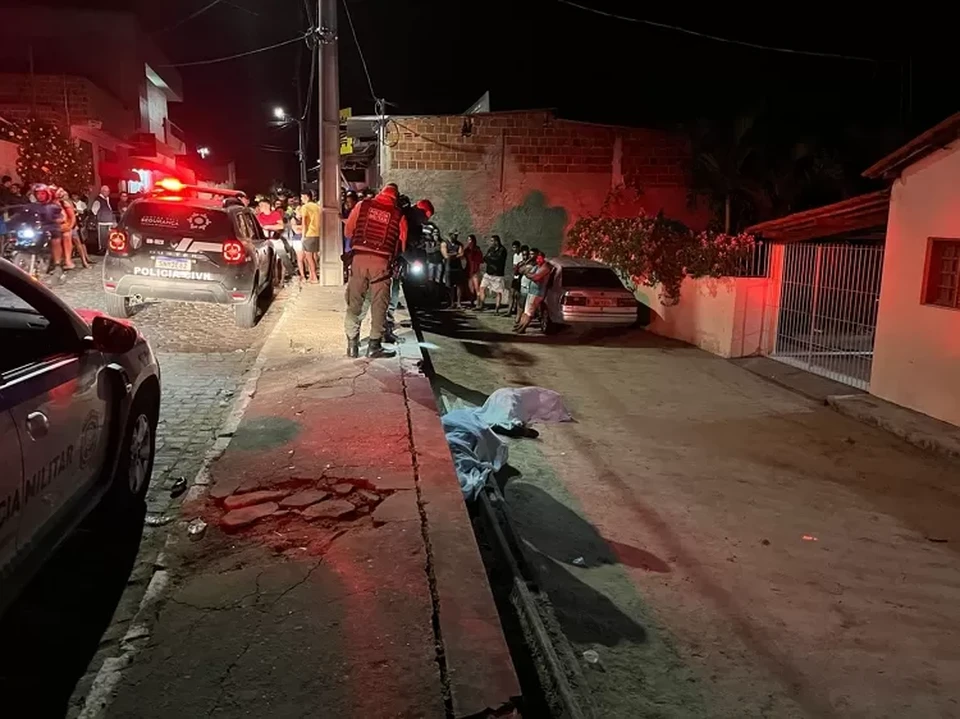 Ataque a tiros em bar mata dois homens e deixa adolescente ferido em Caruaru.