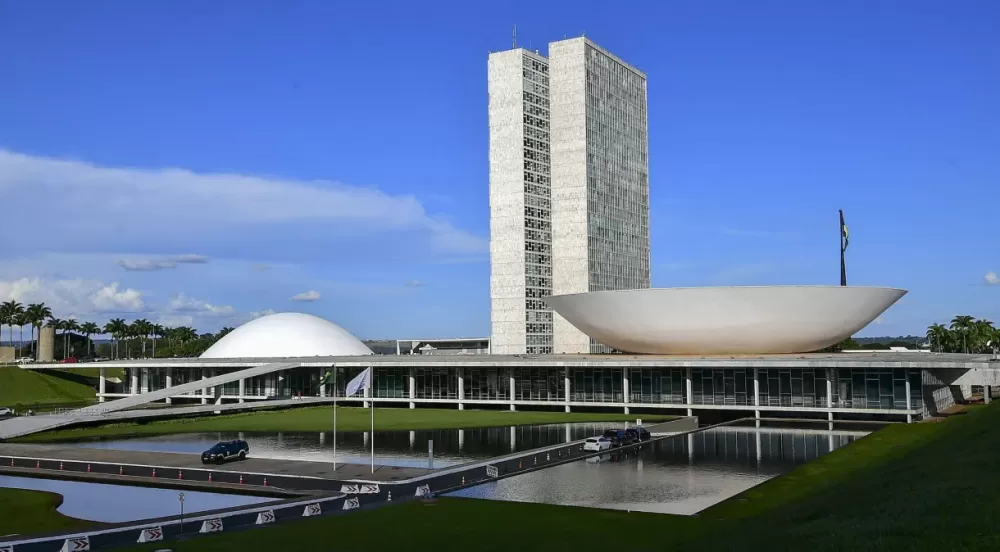 Isenção da conta de luz a mais pobres deve chegar ao Congresso em 15 dias.