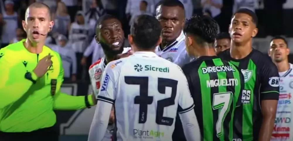 Miguelito, do América-MG, é preso após injúria racial durante partida da Série B.