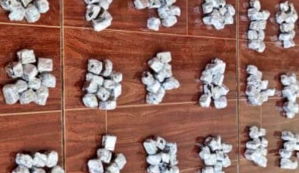 Dupla é presa com mais de 600 porções de maconha durante patrulhamento em Bezerros.