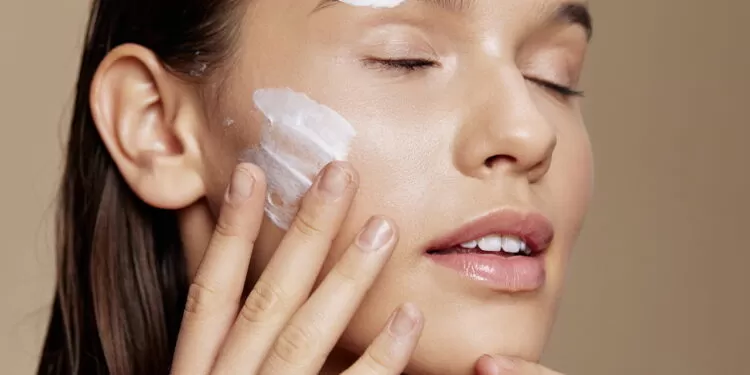 Este simples produto de skincare pode transformar sua pele no verão.