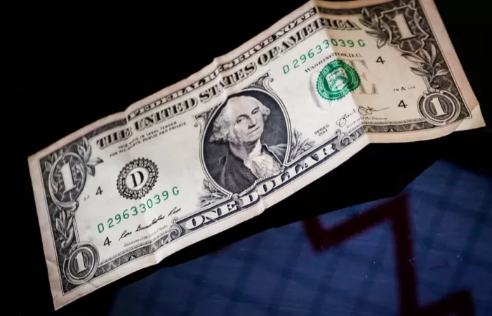 Dólar fecha a R$ 5,65 com negociações entre China e EUA no radar; Ibovespa acumula alta.