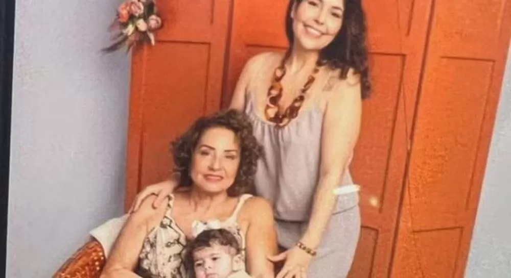 Avó, mãe e filha de 1 ano são encontradas mortas em apartamento.