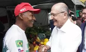 Caixa estuda como atender presencialmente vítimas de descontos irregulares do INSS, diz Alckmin.