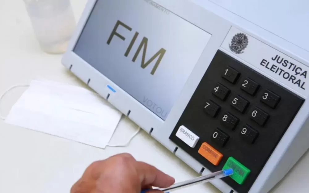 Mais de 5 milhões de brasileiros podem ter o título de eleitor cancelado.