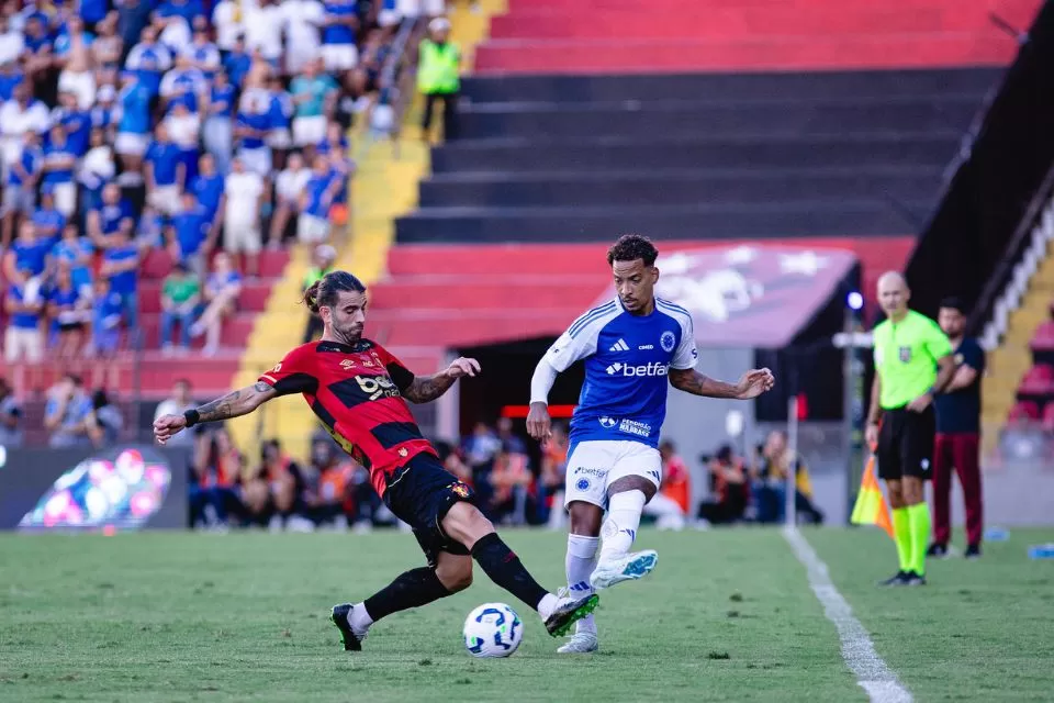 Na estreia de António Oliveira, Sport é goleado pelo Cruzeiro na Ilha do Retiro.