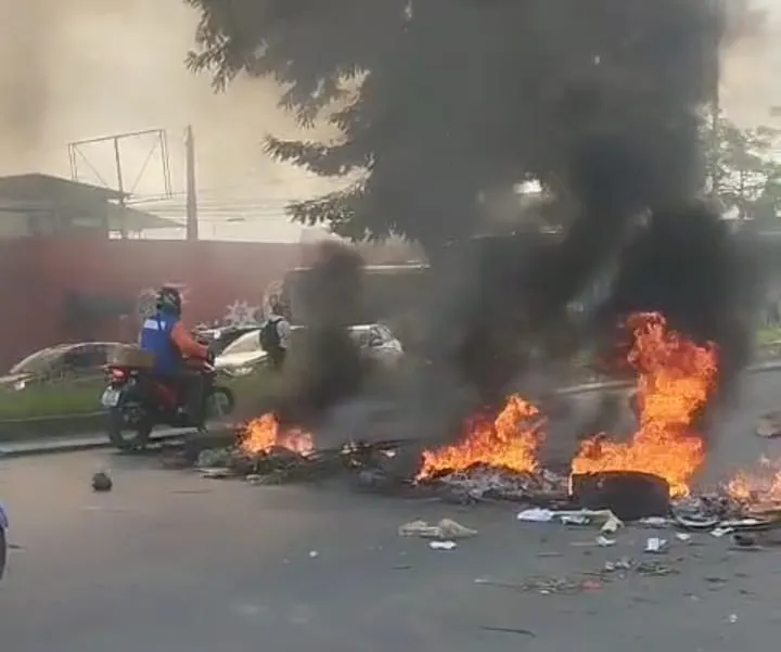 Protesto bloqueia por quase 3 horas PE-05 em Camaragibe após acidente fatal