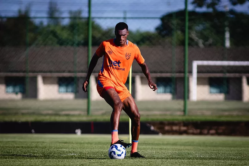 Empresário confirma procura do Athletico e outras equipes por Matheus Alexandre, de saída do Sport.