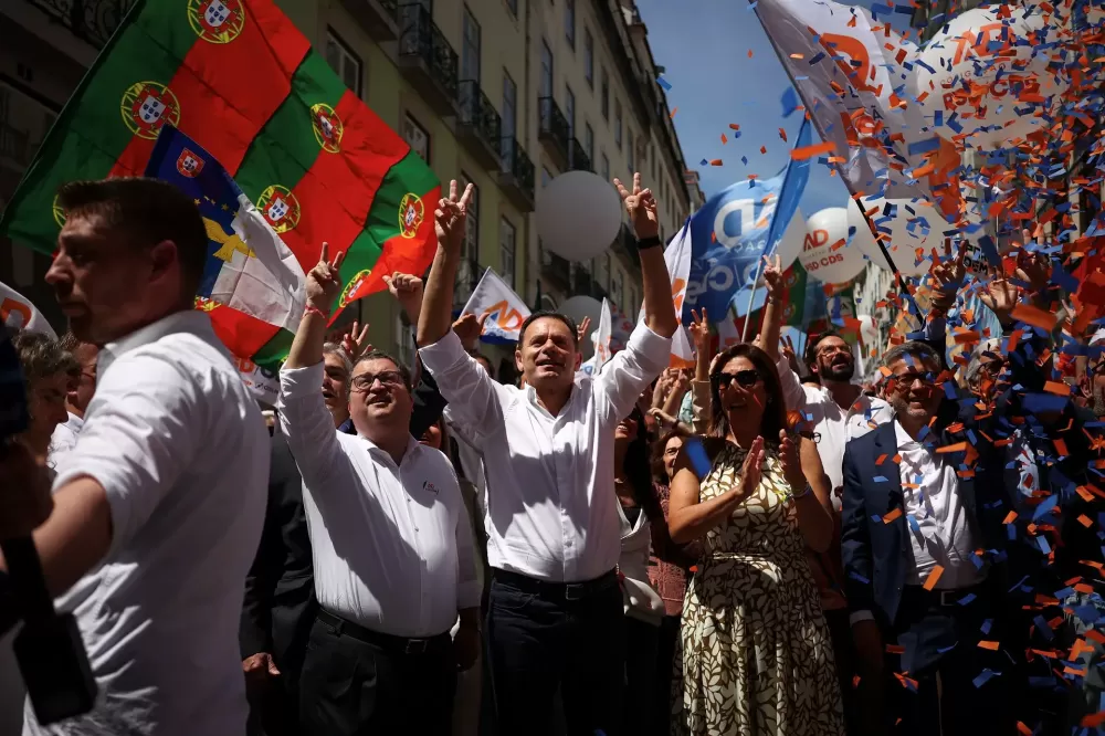 Portugal volta às urnas em eleição que pode mudar regra de cidadania para brasileiros.