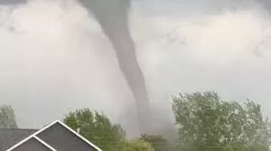 ASSISTA: Tempestades com tornados matam pelo menos 21 pessoas nos EUA.