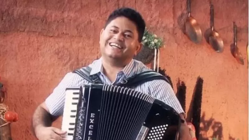 Sanfoneiro nordestino passa mal e morre aos 52 anos no interior da Bahia.