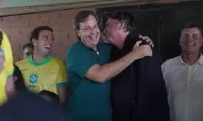 Ex-ministro pede Pix para pagar advogados e médicos de Bolsonaro e também ajudar Eduardo nos EUA.