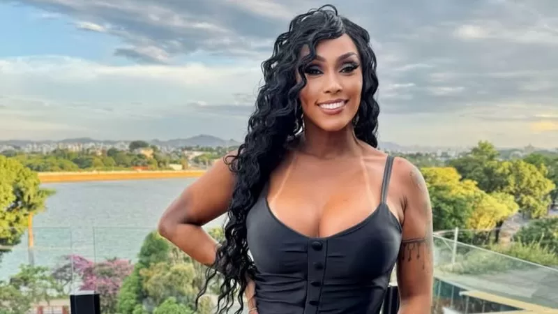 De fio-dental, Rosiane Pinheiro esbanja corpão em banho de cachoeira e web reage: “que abundância”; veja