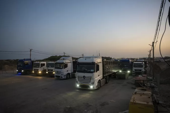 ONU envia 90 caminhões com ajuda humanitária à população da Faixa de Gaza.