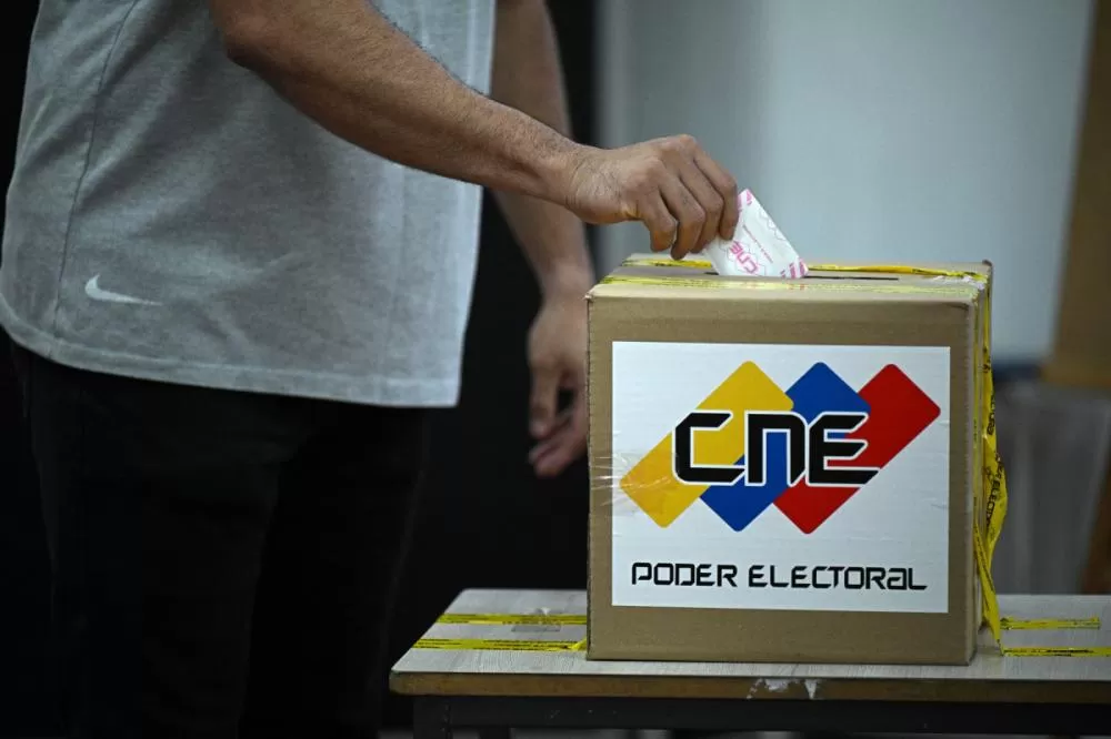 Eleição na Venezuela neste domingo têm ausência da oposição.