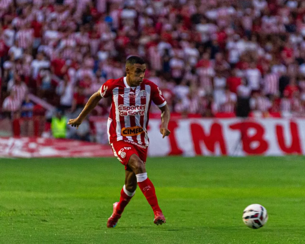 Em partida que teve Muriel expulso, Náutico leva a pior e é derrotado pela Ponte Preta nos Aflitos.