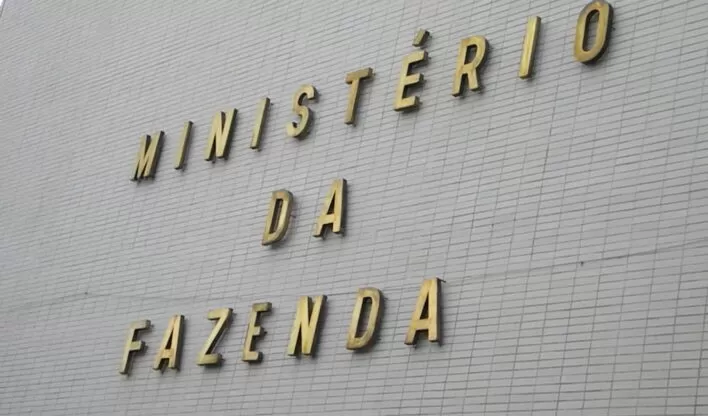 Equipe econômica quer cortar mais R$ 2 bilhões.