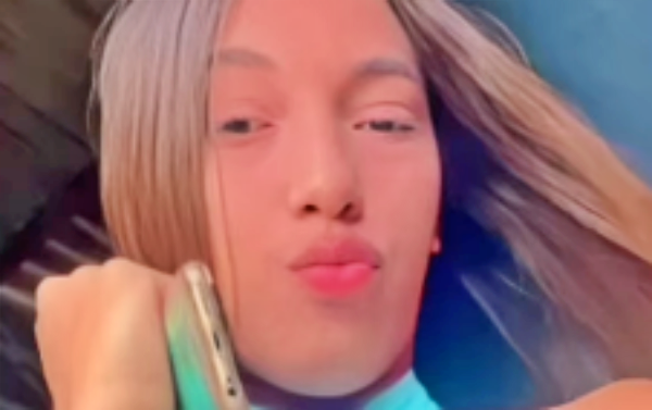 Mulher é encontrada morta com sinais de violência às margens de linha férrea no Recife.