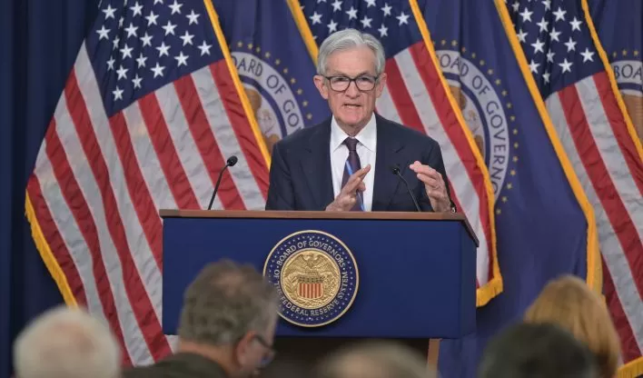 Fed está preocupado com ‘compensações difíceis’ se tarifas agravarem a inflação, mostram as atas.