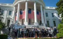Nenhum inimigo da liberdade de expressão dos americanos será perdoado”.