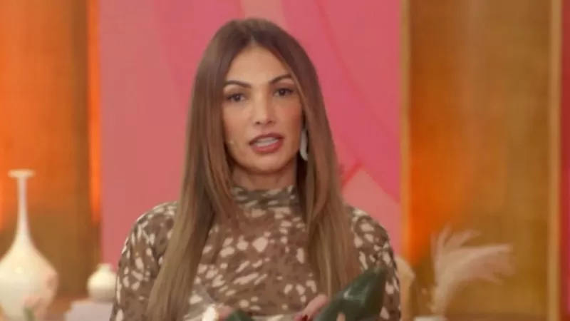 Patrícia Poeta passa perrengue durante programa ao vivo: “Ainda vou cair aqui”.