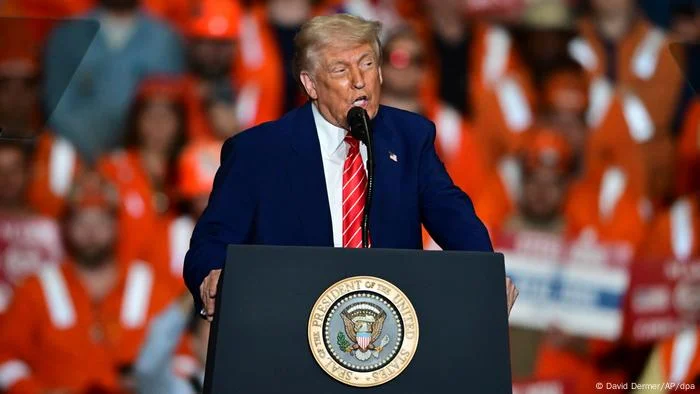 Trump eleva de 25% para 50% tarifas sobre importação de aço e alumínio.