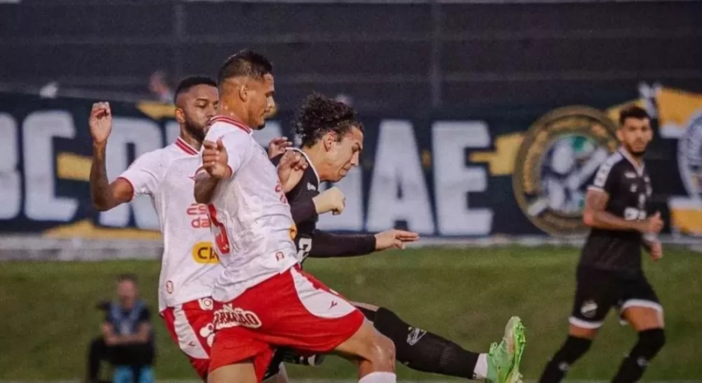 Com expulsão relâmpago, Náutico segura o ABC e fica no empate pela oitava rodada da Série C.