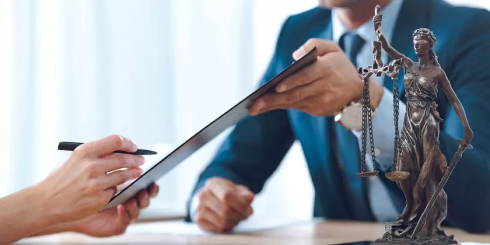 Golpe do falso advogado se espalha pelo Brasil com novo método que engana cada vez mais vítimas.