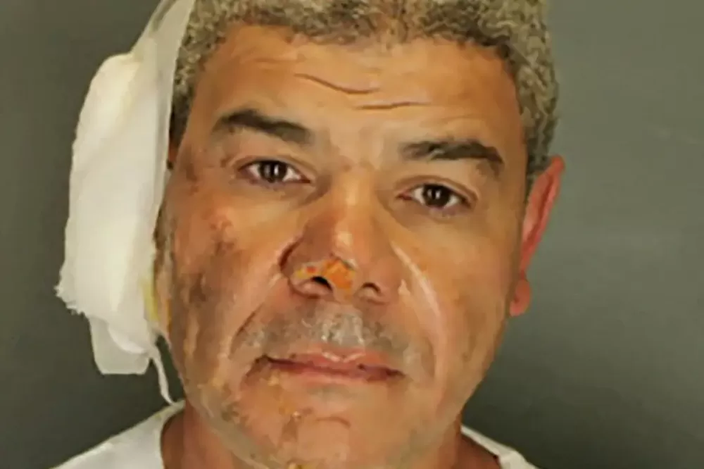 Suspeito de ataque no Colorado é indiciado por tentativa de homicídio e crime de ódio.