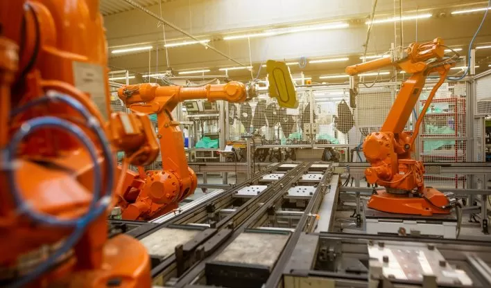 Tarifas derrubam a atividade industrial da China em maio — pior queda desde 2022.