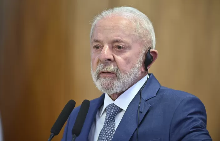Lula perderia para Michelle Bolsonaro e empataria com Tarcísio no ES, aponta Paraná Pesquisas.