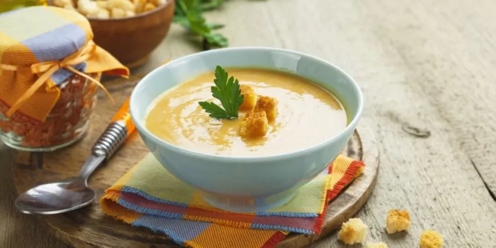 O caldo quente que virou sensação entre os mais saudáveis.