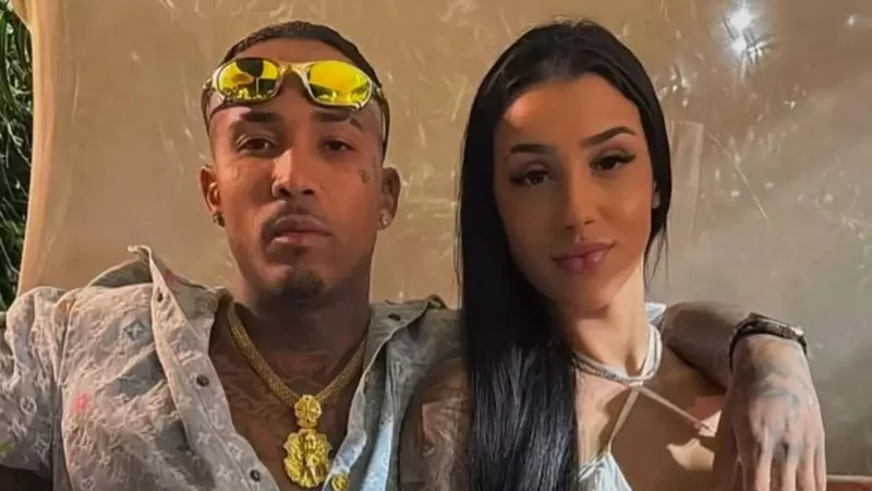 Gato Preto vira chacota após detalhe inusitado em foto com Bia Miranda.