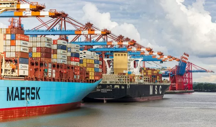 Exportações da China para EUA registram sua maior queda em mais de 5 anos — mais de 34% em maio.