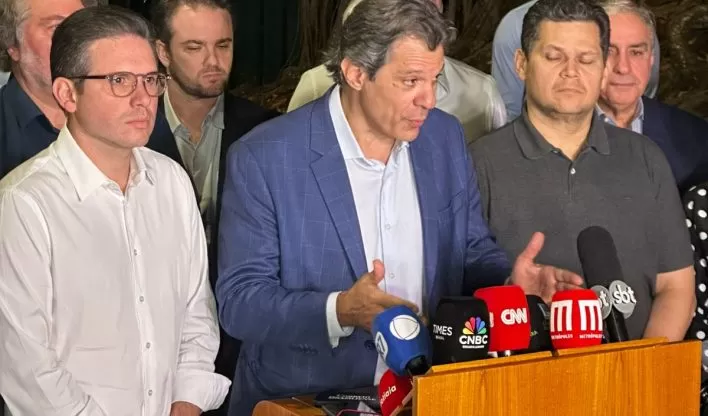 Líderes do governo concluem reunião em torno do IOF e medida provisória vai ser encaminhada ao Congresso.