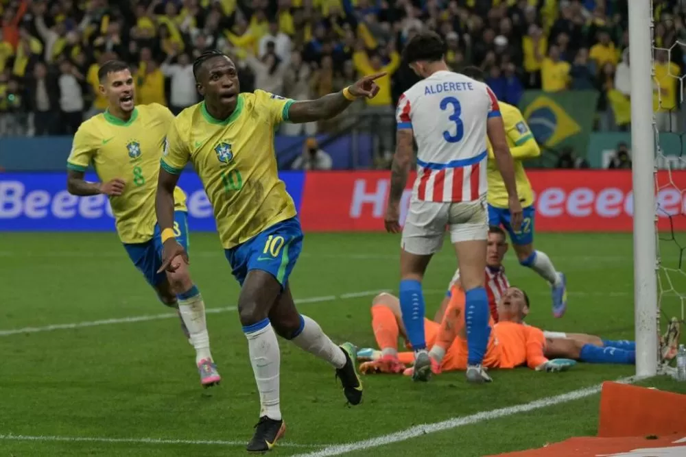 Com gol de Vini Jr, Brasil vence Paraguai e garante vaga na Copa do Mundo de 2026.