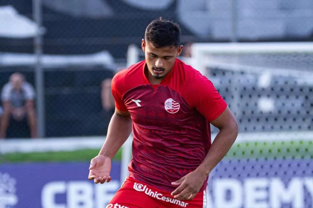 Náutico renova contrato dos zagueiros Índio e Odivan.