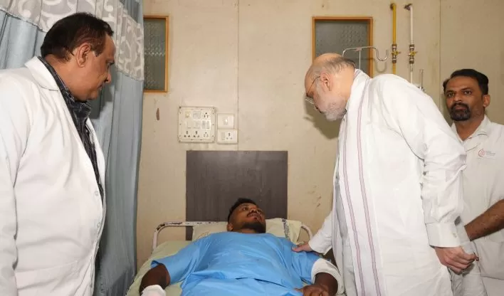 Homem afirma ter sobrevivido a acidente de avião na Índia.