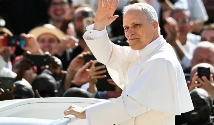 Papa pede ‘responsabilidade’ para Israel e Irã e apela por mundo ‘livre da ameaça nuclear’.