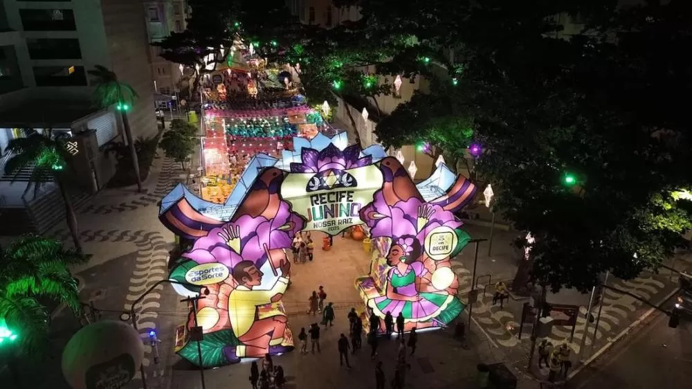 São João: polos do Recife com decoração pronta para os festejos.