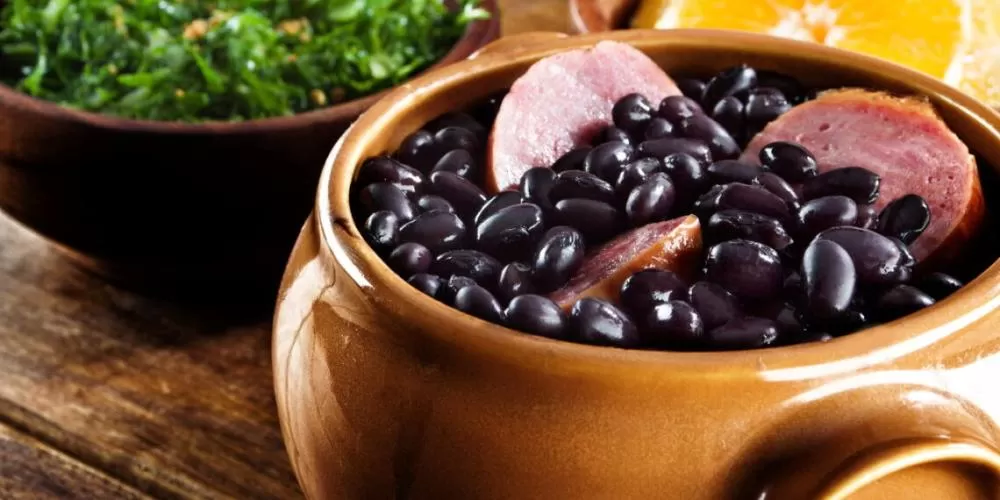 Receita deliciosa de feijoada para o seu almoço de Domingo.