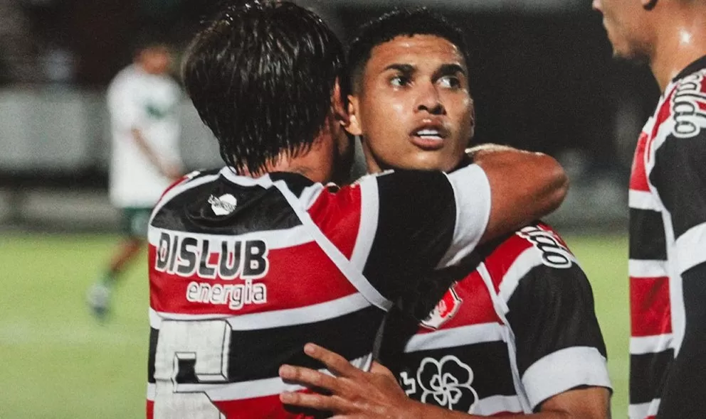 Santa Cruz joga bem, vence o Sousa-PB e assume liderança geral da Série D; veja os gols.