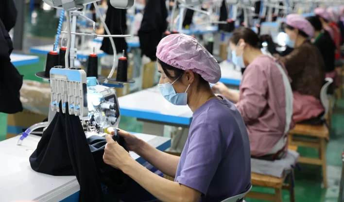 China: produção industrial desacelera, mas consumo oferece ponto positivo.