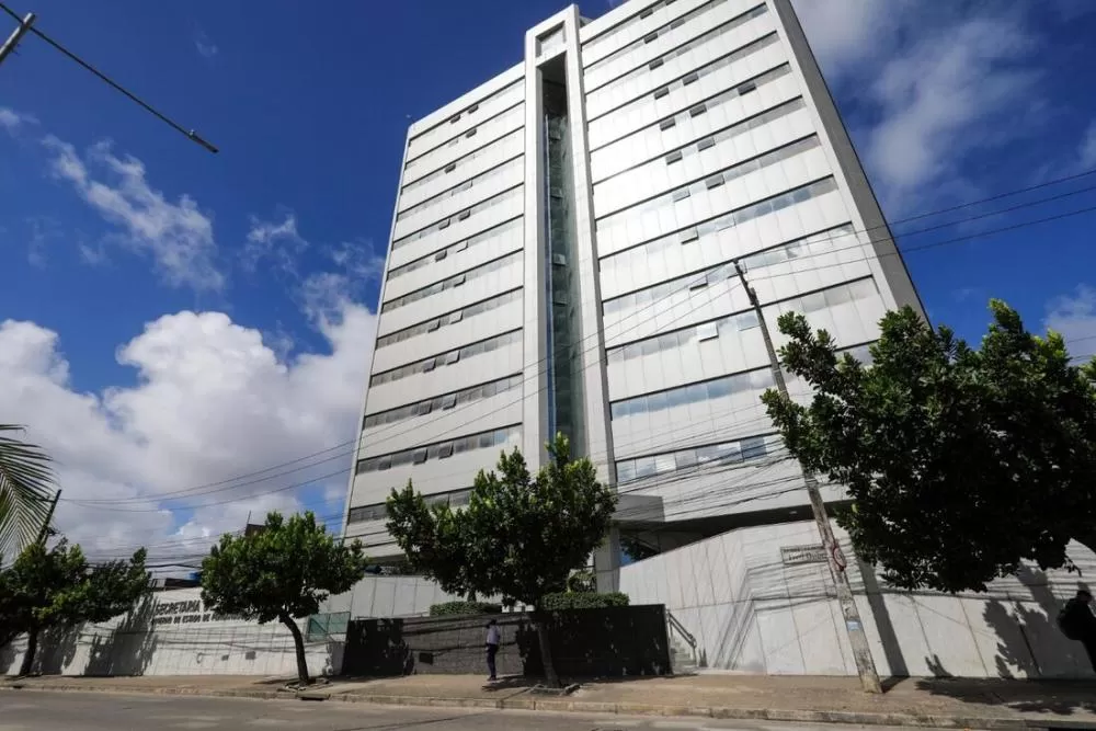 Governo de Pernambuco implanta reajuste salarial para quase 190 mil servidores na folha de junho.