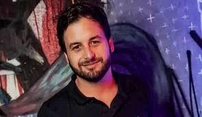 Acusado de estupro, empresário Rodrigo Carvalheira passa por nova audiência.