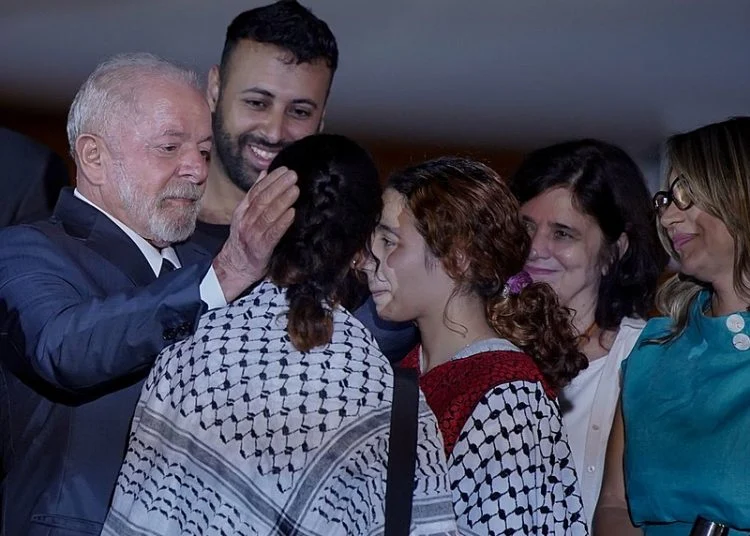 Abaixo-assinado pede que Lula corte relações diplomáticas com Israel.