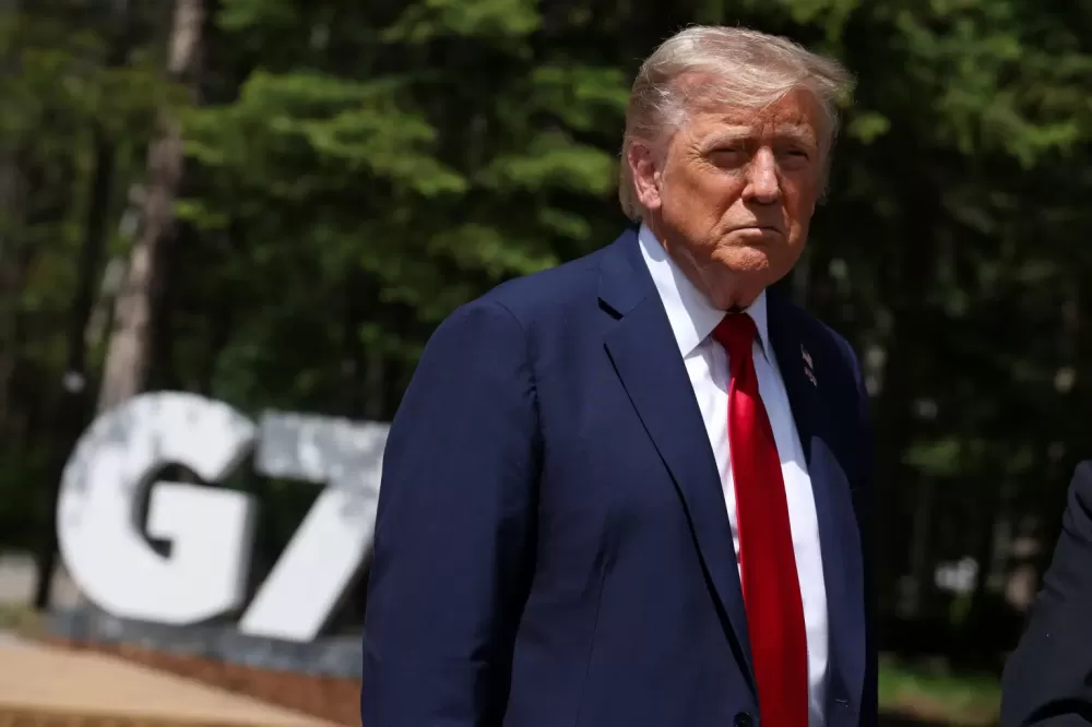 Trump deixa cúpula do G7 e retorna a Washington, citando crise no Oriente Médio.
