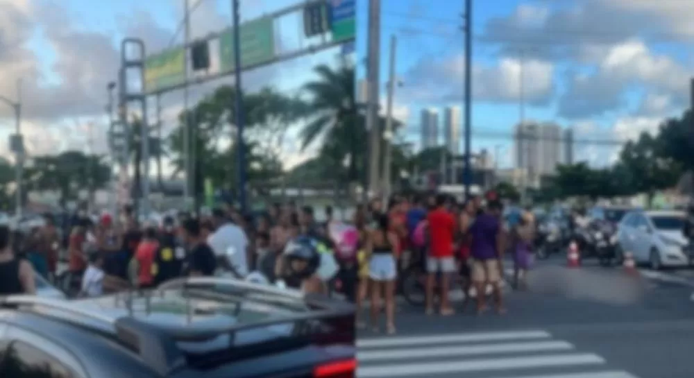 Recife: homem morre atropelado por caminhão em um cruzamento na av. Governador Agamenon Magalhães.